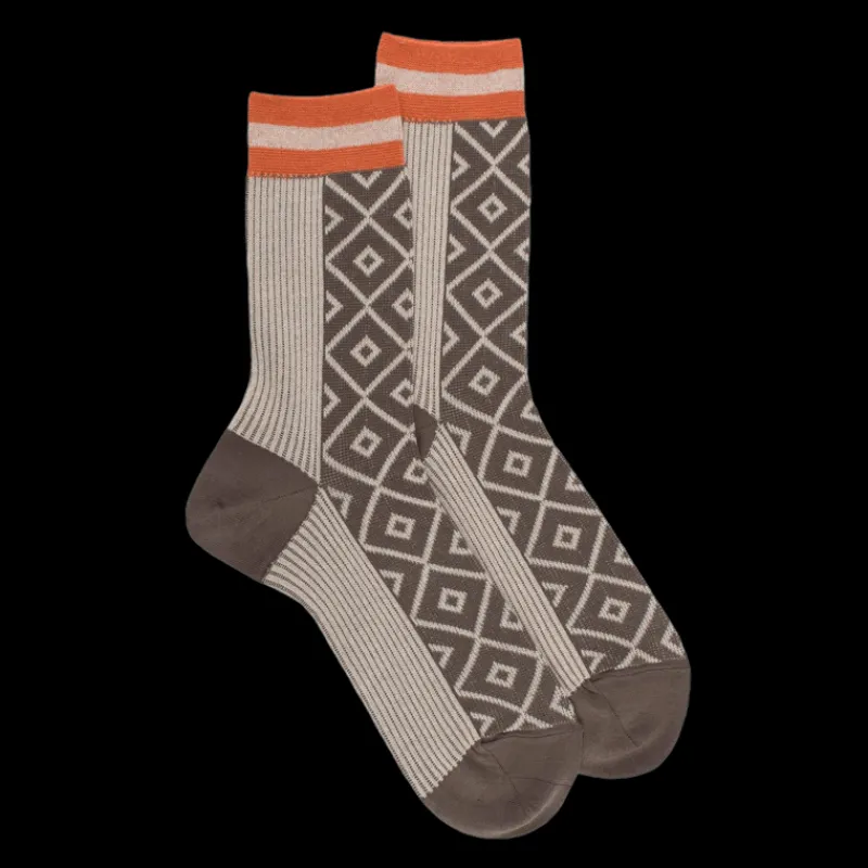 chaussettes_pour_femme_en_0.webp Femme Doré Doré Chaussettes^Chaussettes pour femme en fil d'Ecosse mi-rubané et mi-rhombique avec effet brillant - Blanc Grive